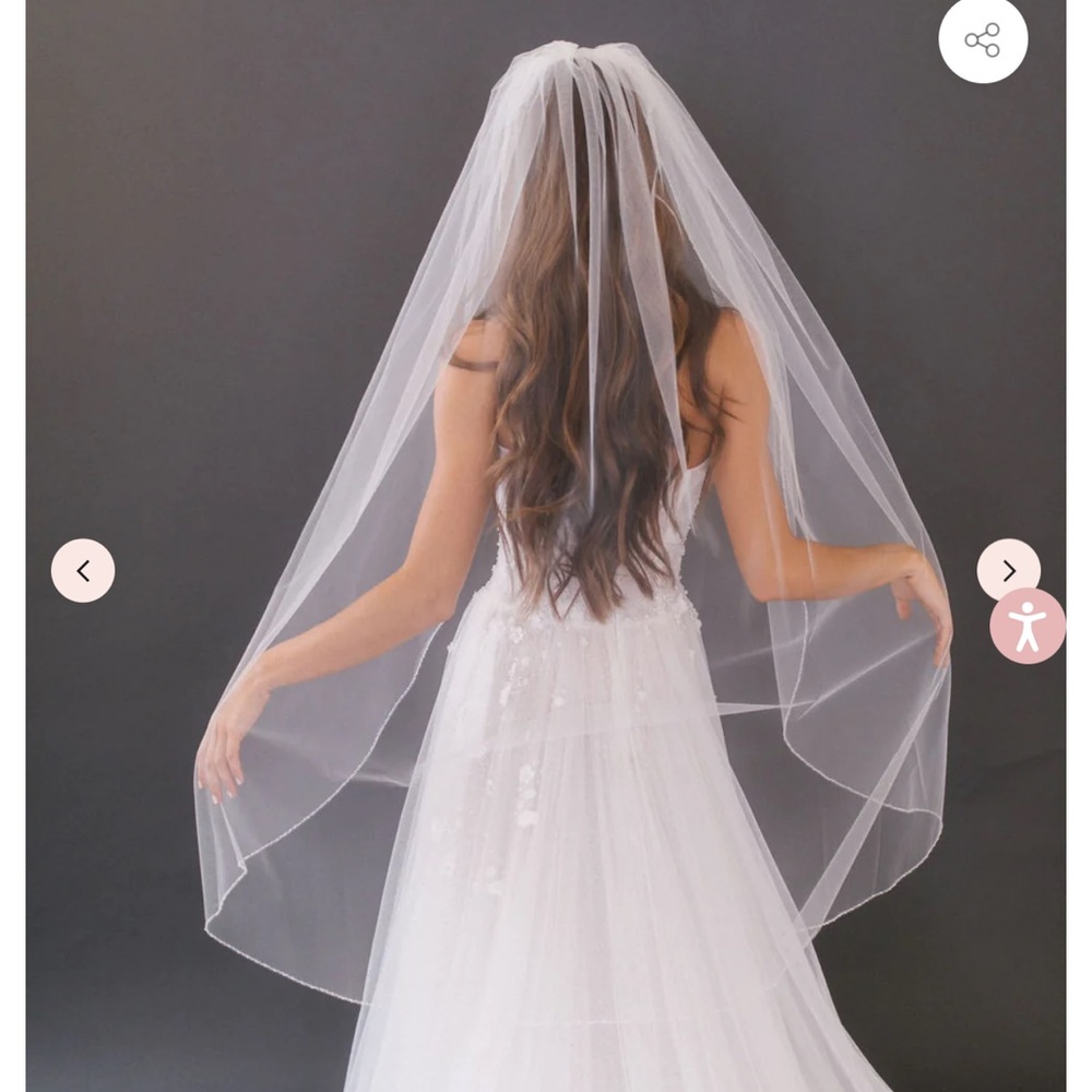 NEW: Untamed Petals Dylan Veil: Ivory, Extended Fingertip with Beaded Edges